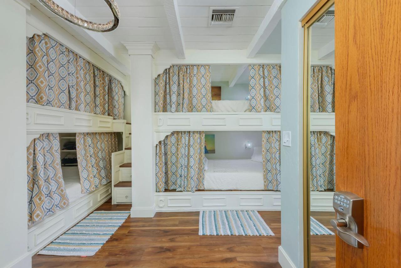 Smart Solution - Individual Private Bed-Pods In Gorgeous Shared Space - Women Only Dorm In Room 5 - Coed House - Full-Sized Mattresses In Individual Pods - With Built-In Private Storage - Gorgeous Shared Room - Affordable Luxury - Sparrow House Фінікс Екстер'єр фото