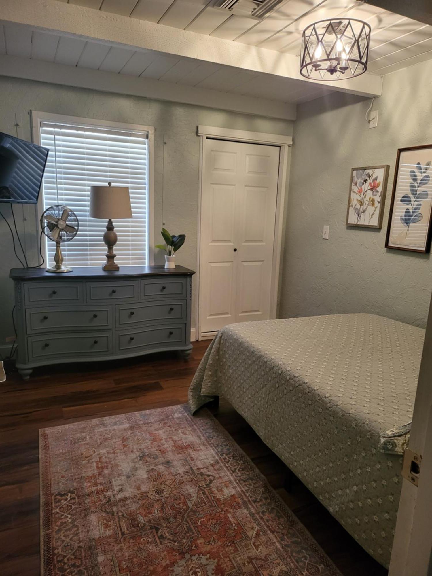 Smart Solution - Individual Private Bed-Pods In Gorgeous Shared Space - Women Only Dorm In Room 5 - Coed House - Full-Sized Mattresses In Individual Pods - With Built-In Private Storage - Gorgeous Shared Room - Affordable Luxury - Sparrow House Фінікс Екстер'єр фото
